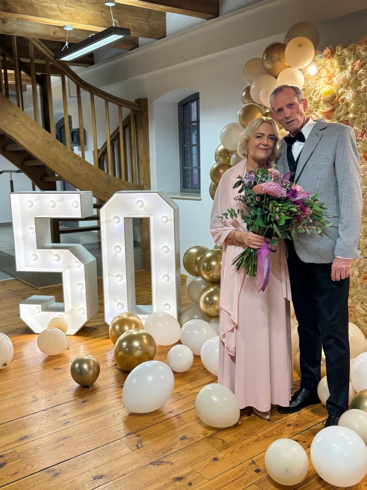 Read more about the article Cyfra LED 50 podświetlana 120 cm