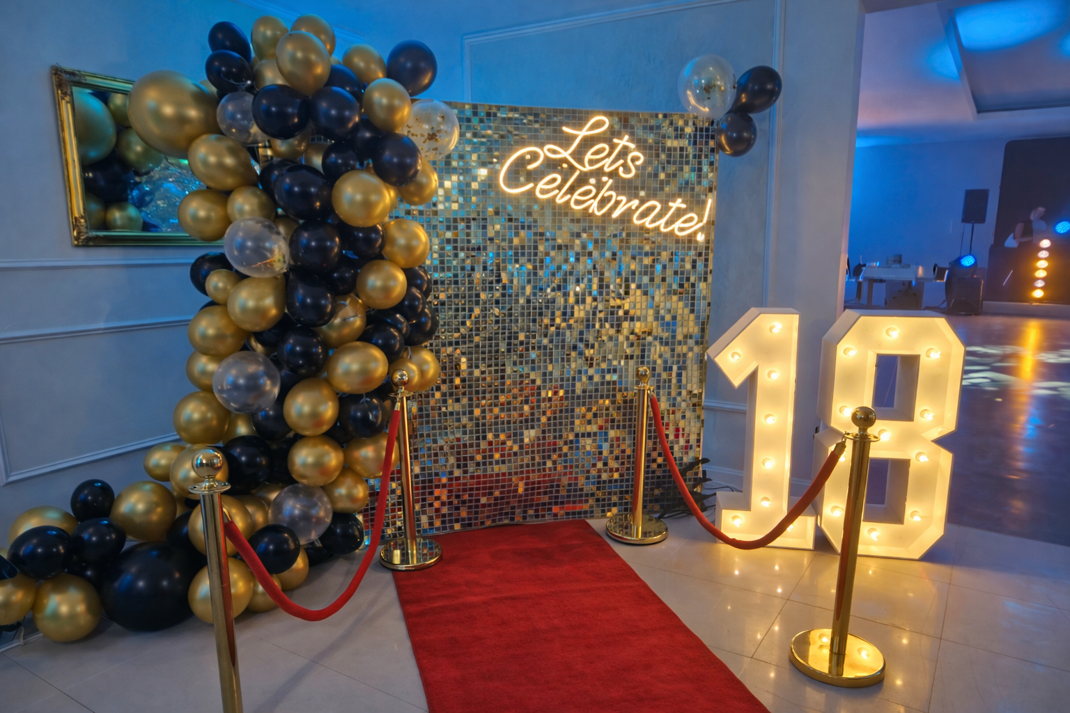 Read more about the article Ścianka glamour VIP z czerwonym dywanem – 18 urodziny w stylu gwiazd!