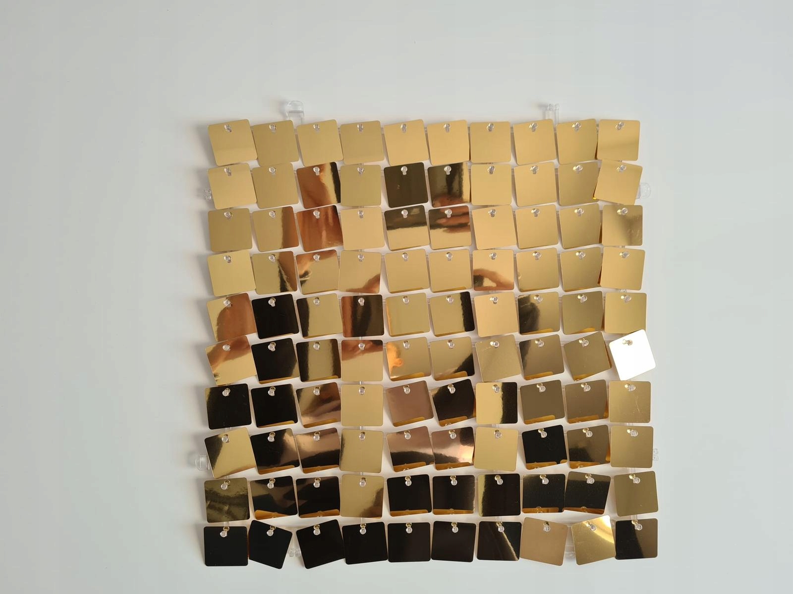 Read more about the article Panele Cekinowe Złote 30×30